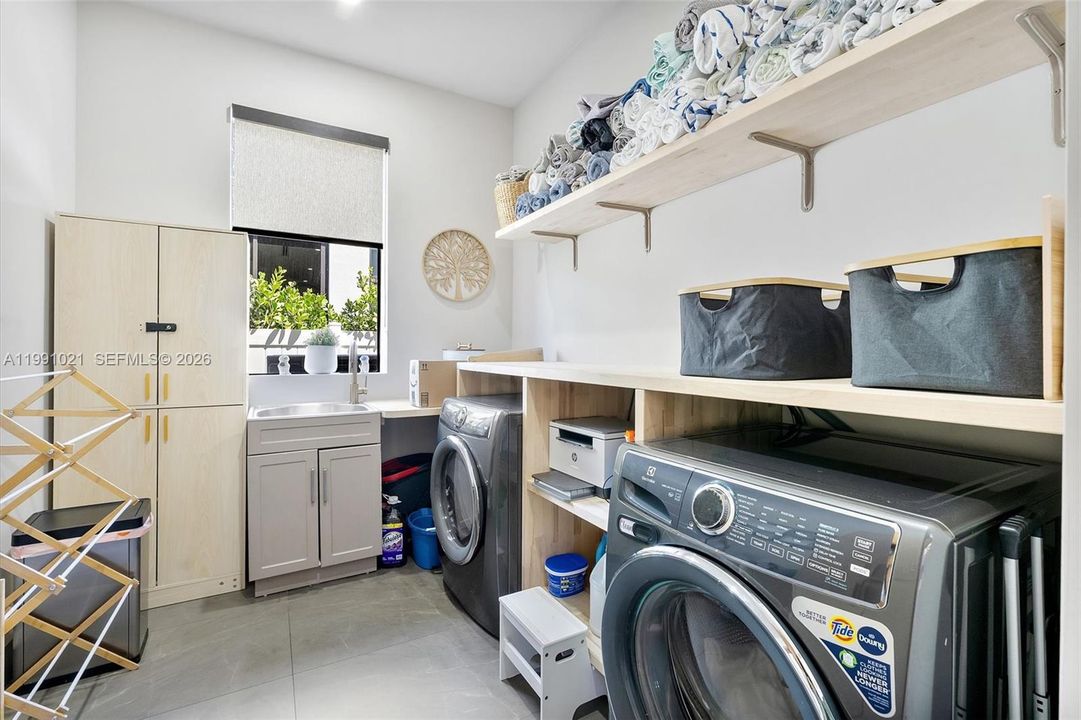 En Renta: $24,500 (4 camas, 5 baños, 3258 Pies cuadrados)