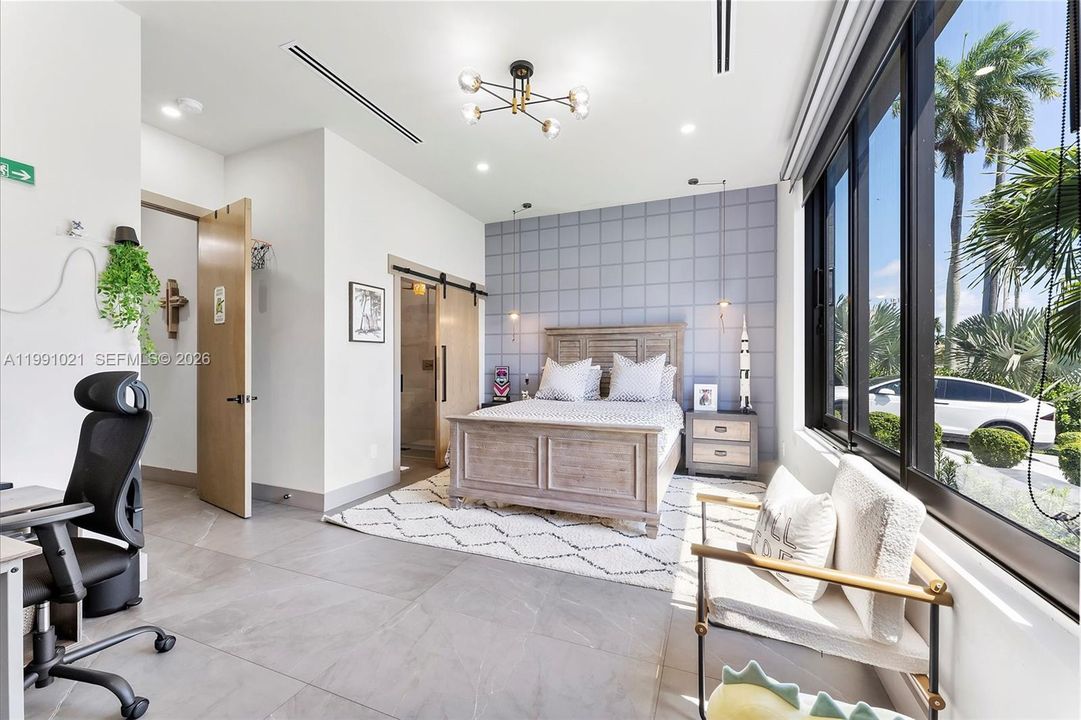 En Renta: $24,500 (4 camas, 5 baños, 3258 Pies cuadrados)