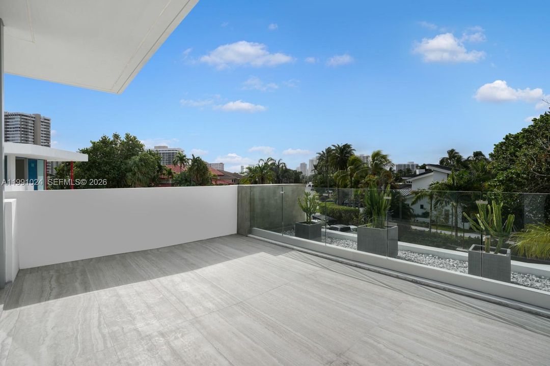 En Renta: $55,000 (8 camas, 9 baños, 7840 Pies cuadrados)