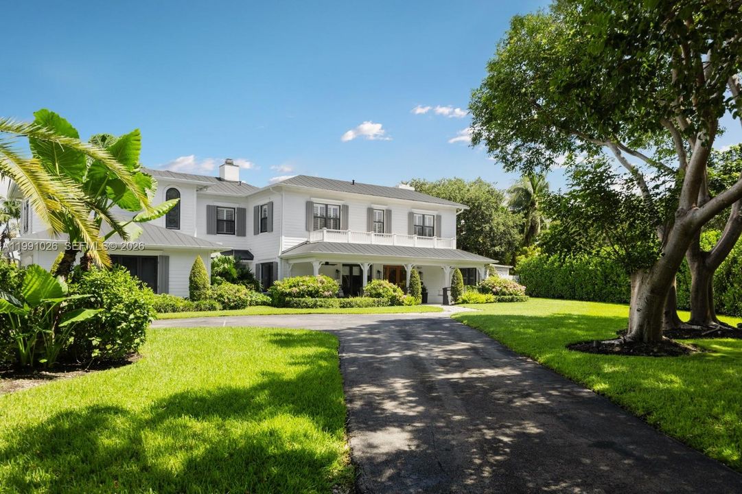 Active With Contract: $2,800,000 (5 beds, 4 baths, 4633 Square Feet)