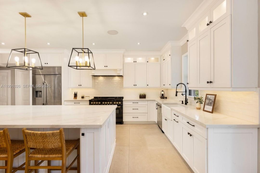 Active With Contract: $2,800,000 (5 beds, 4 baths, 4633 Square Feet)