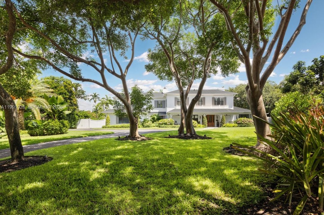 Active With Contract: $2,800,000 (5 beds, 4 baths, 4633 Square Feet)