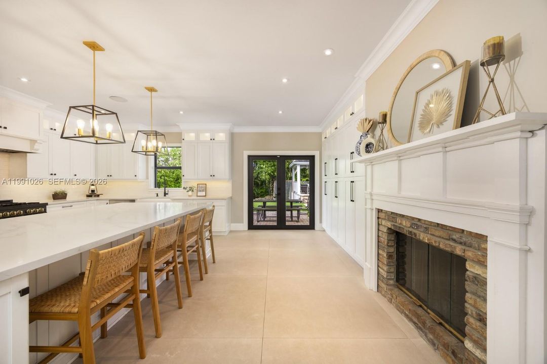 Active With Contract: $2,800,000 (5 beds, 4 baths, 4633 Square Feet)