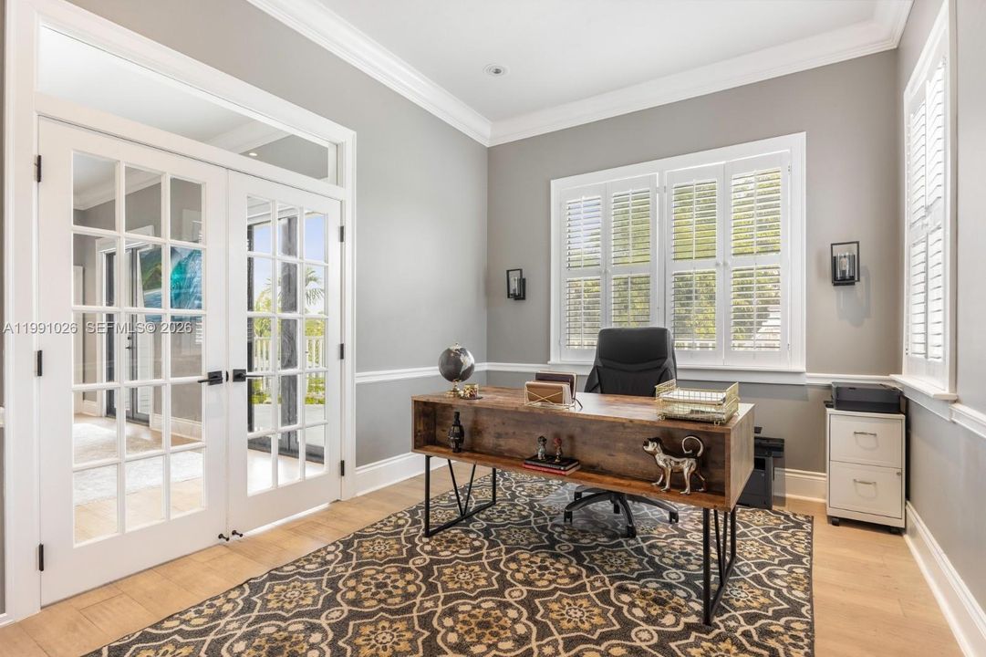 Active With Contract: $2,800,000 (5 beds, 4 baths, 4633 Square Feet)