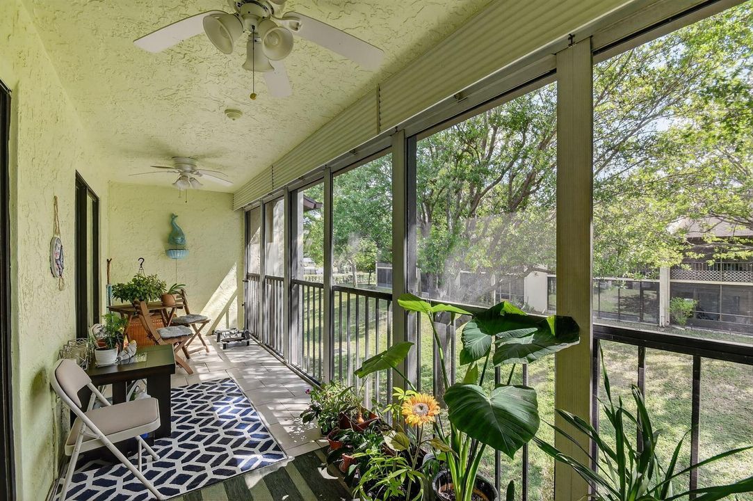 Screened Balcony / Lanai