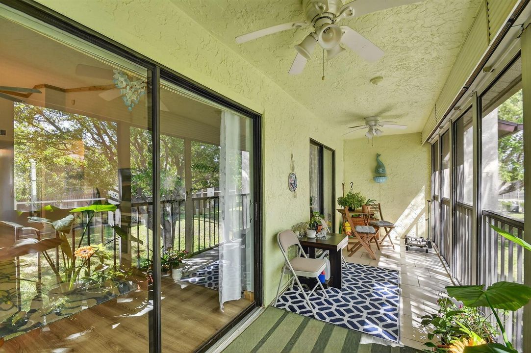 Screened Balcony / Lanai