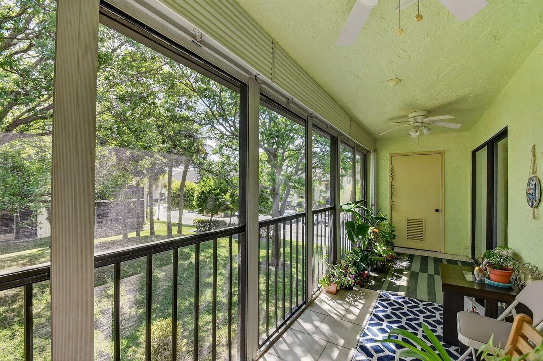 Screened Balcony / Lanai