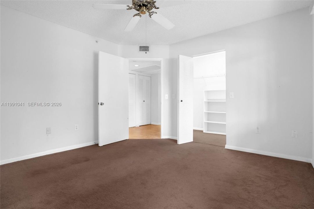 WELL LIGHTED/PRIVATE GUEST BEDROOM