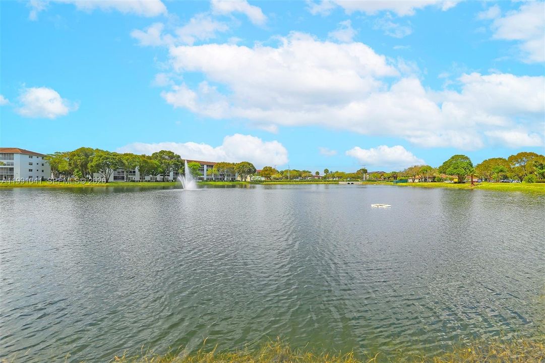 SPECTACULAR AND PEACEFUL LAKEVIEWS