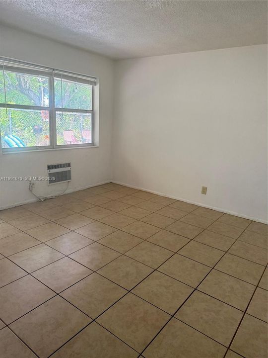 Recently Rented: $1,475 (1 beds, 1 baths, 1942 Square Feet)