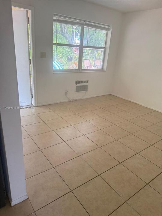 Recently Rented: $1,475 (1 beds, 1 baths, 1942 Square Feet)