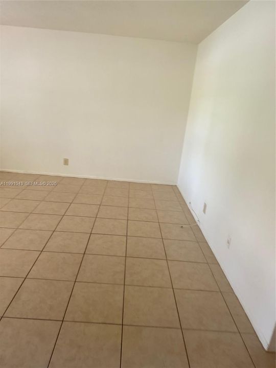 Recently Rented: $1,475 (1 beds, 1 baths, 1942 Square Feet)