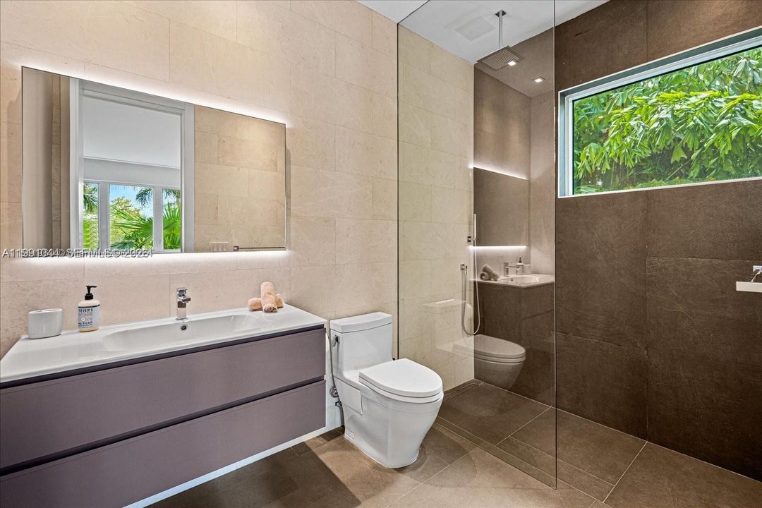 В аренду: $80,000 (5 спален, 6 ванн, 5411 Квадратных фут)