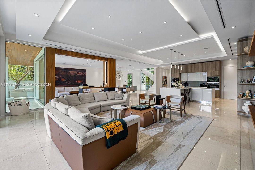 В аренду: $80,000 (5 спален, 6 ванн, 5411 Квадратных фут)