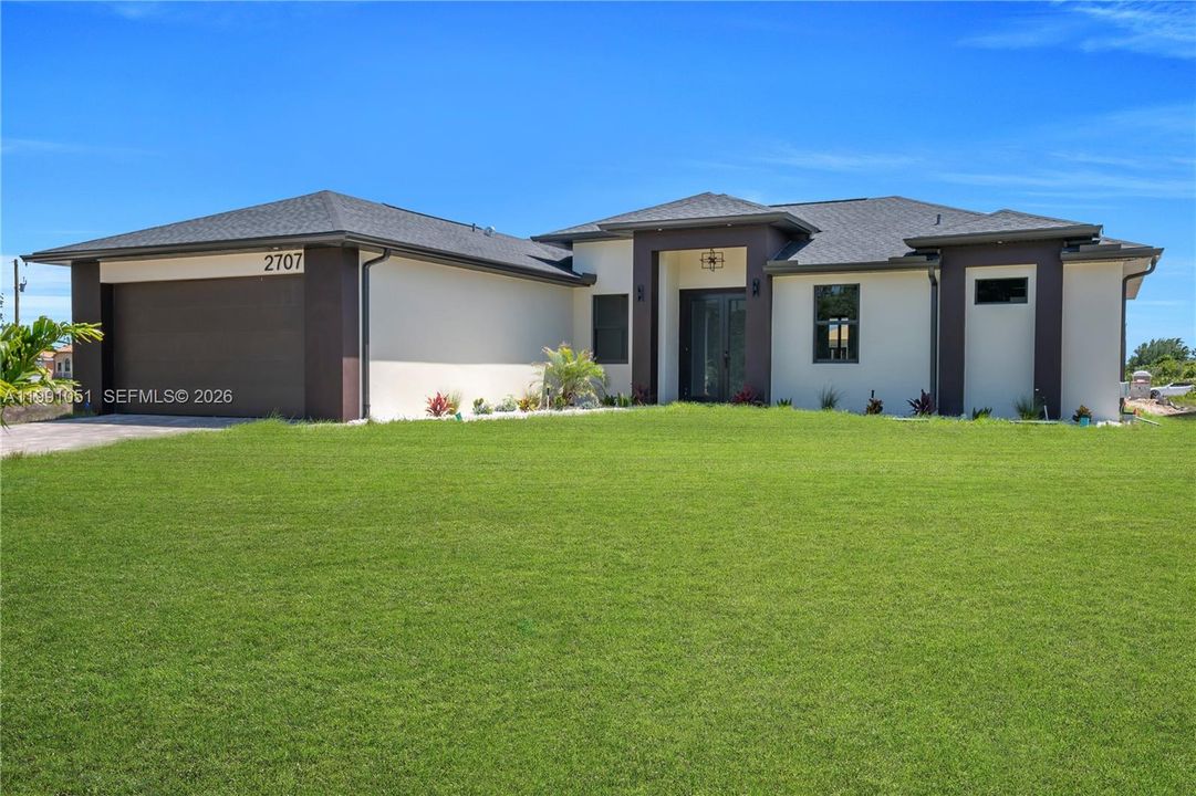 Activo con contrato: $389,000 (4 camas, 3 baños, 1778 Pies cuadrados)