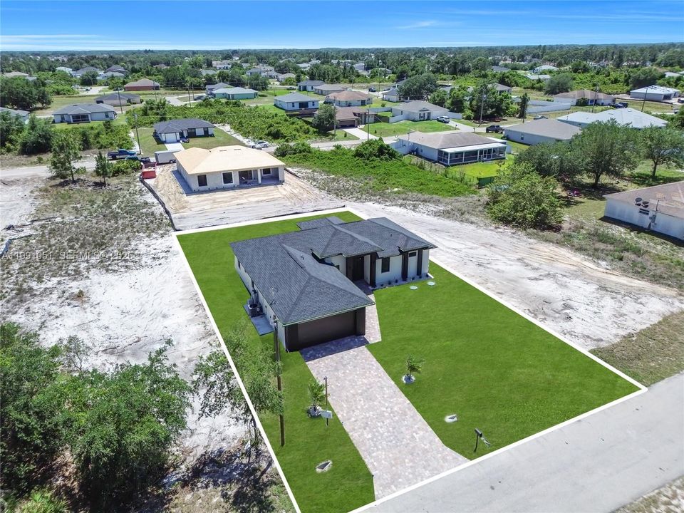 Activo con contrato: $389,000 (4 camas, 3 baños, 1778 Pies cuadrados)