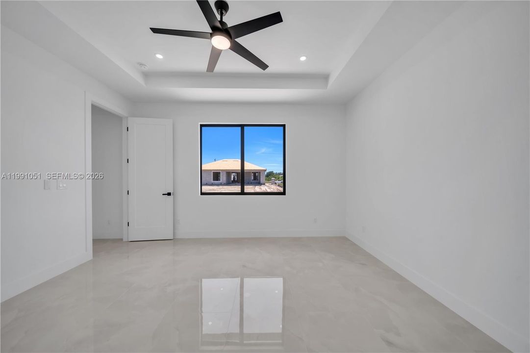 Activo con contrato: $389,000 (4 camas, 3 baños, 1778 Pies cuadrados)