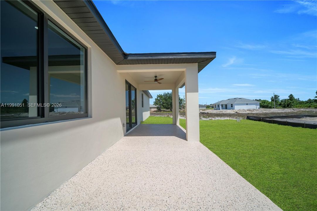Activo con contrato: $389,000 (4 camas, 3 baños, 1778 Pies cuadrados)