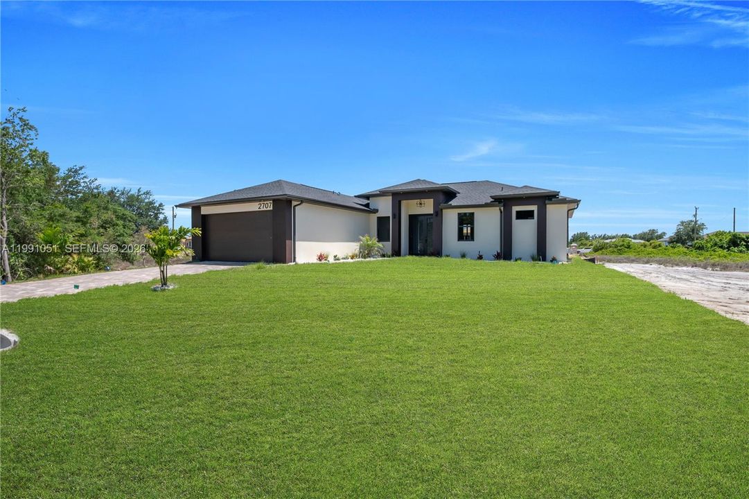 Activo con contrato: $389,000 (4 camas, 3 baños, 1778 Pies cuadrados)