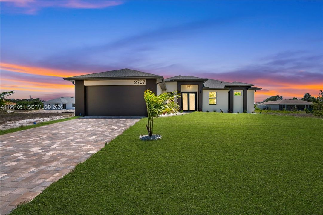 Activo con contrato: $389,000 (4 camas, 3 baños, 1778 Pies cuadrados)