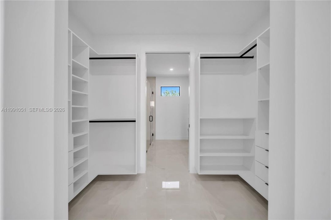 Activo con contrato: $389,000 (4 camas, 3 baños, 1778 Pies cuadrados)
