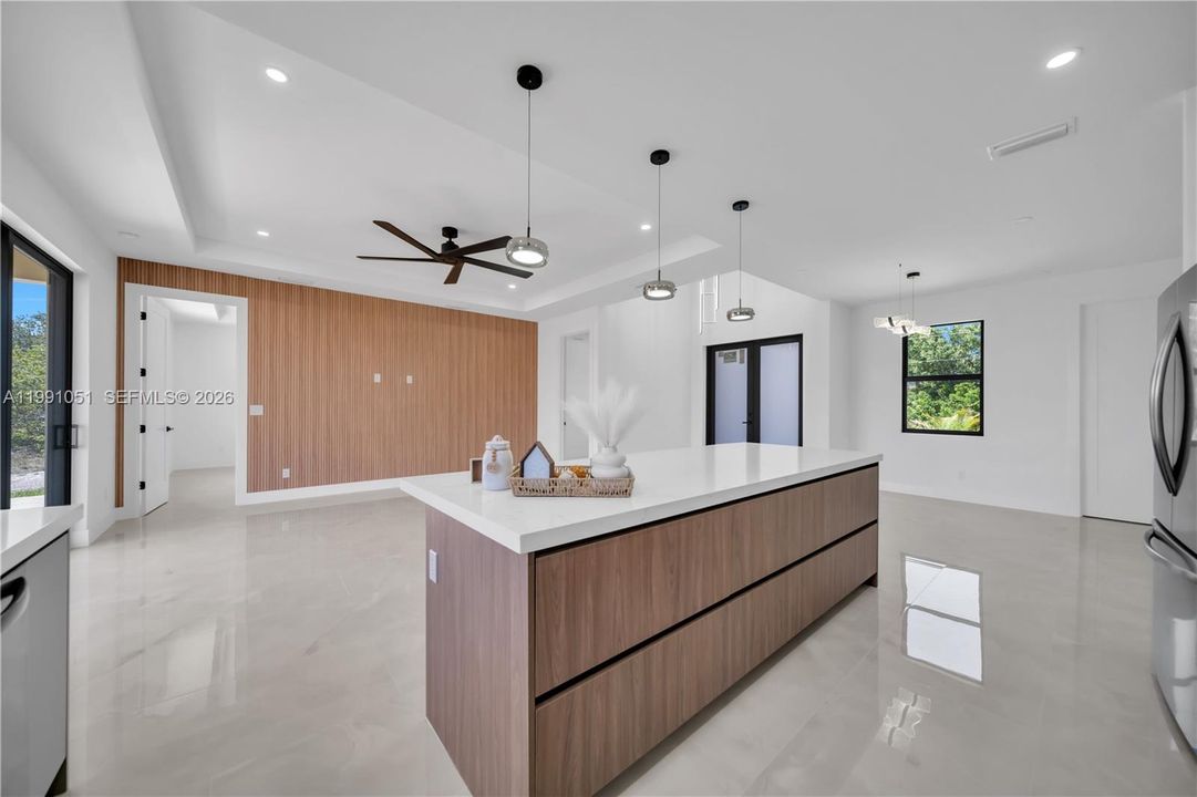 Activo con contrato: $389,000 (4 camas, 3 baños, 1778 Pies cuadrados)