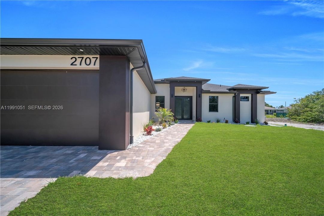 Activo con contrato: $389,000 (4 camas, 3 baños, 1778 Pies cuadrados)
