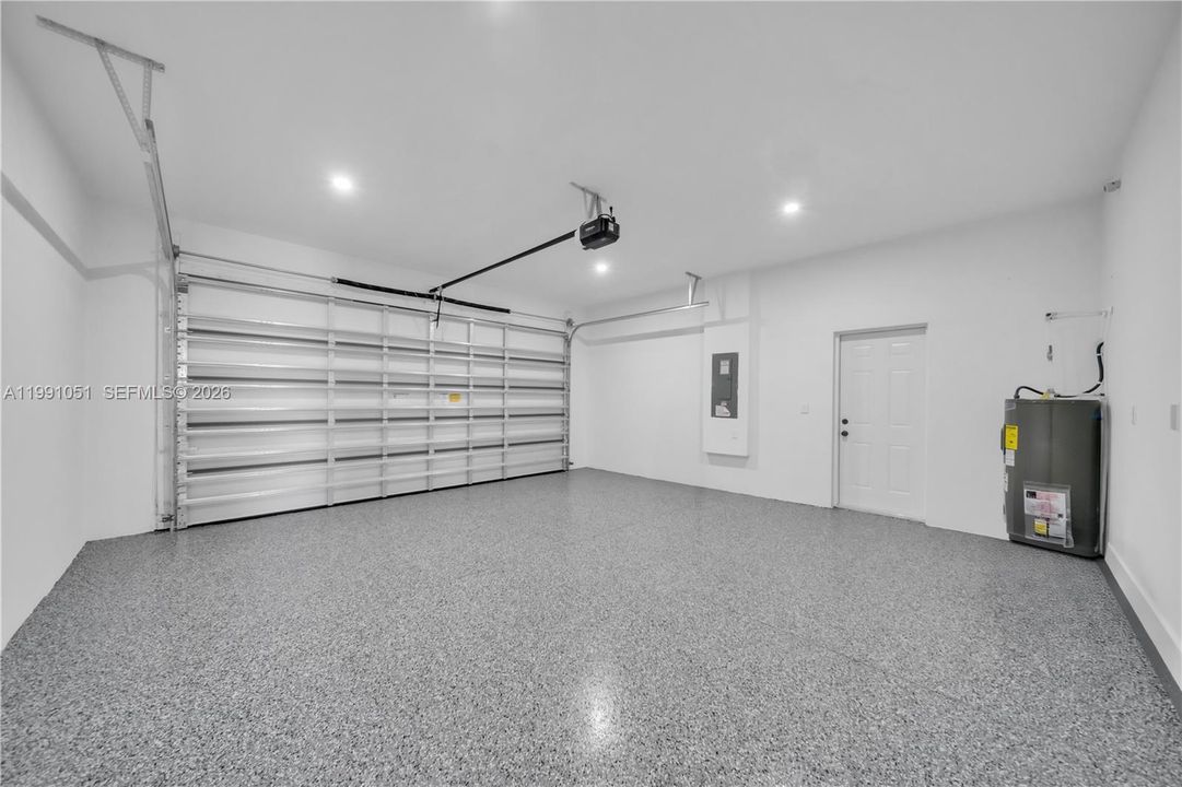 Activo con contrato: $389,000 (4 camas, 3 baños, 1778 Pies cuadrados)