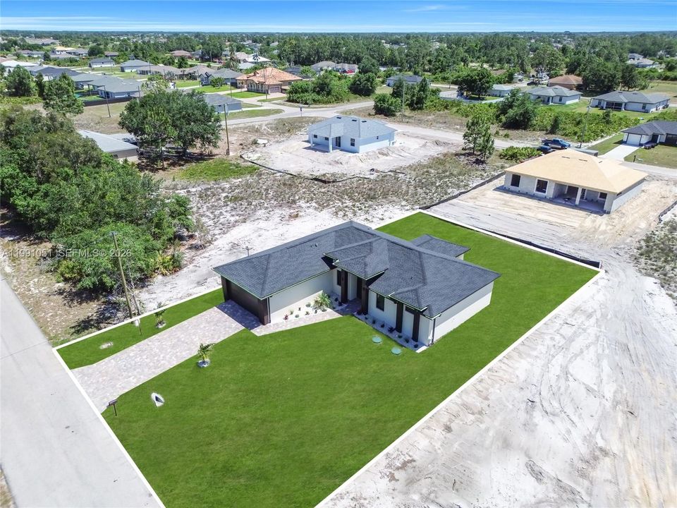 Activo con contrato: $389,000 (4 camas, 3 baños, 1778 Pies cuadrados)