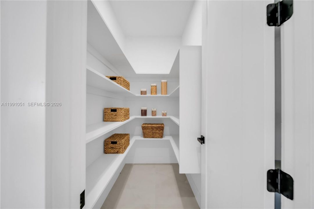 Activo con contrato: $389,000 (4 camas, 3 baños, 1778 Pies cuadrados)