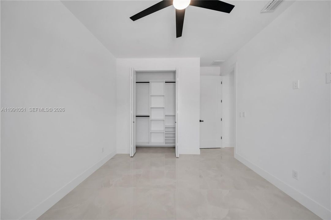 Activo con contrato: $389,000 (4 camas, 3 baños, 1778 Pies cuadrados)