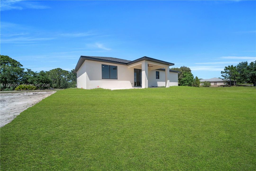 Activo con contrato: $389,000 (4 camas, 3 baños, 1778 Pies cuadrados)