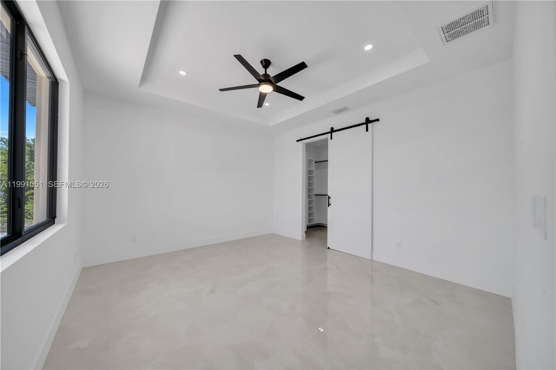 Activo con contrato: $389,000 (4 camas, 3 baños, 1778 Pies cuadrados)
