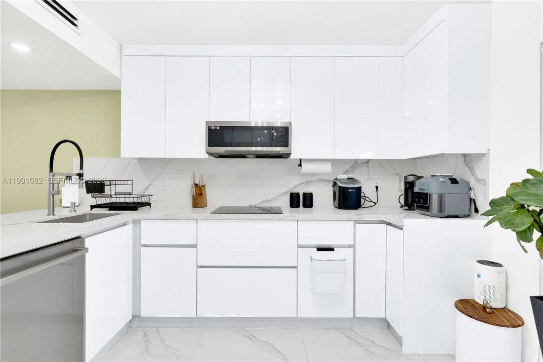 待售: $345,000 (2 贝兹, 1 浴室, 962 平方英尺)