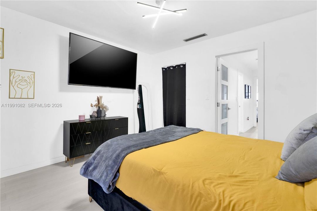 待售: $345,000 (2 贝兹, 1 浴室, 962 平方英尺)