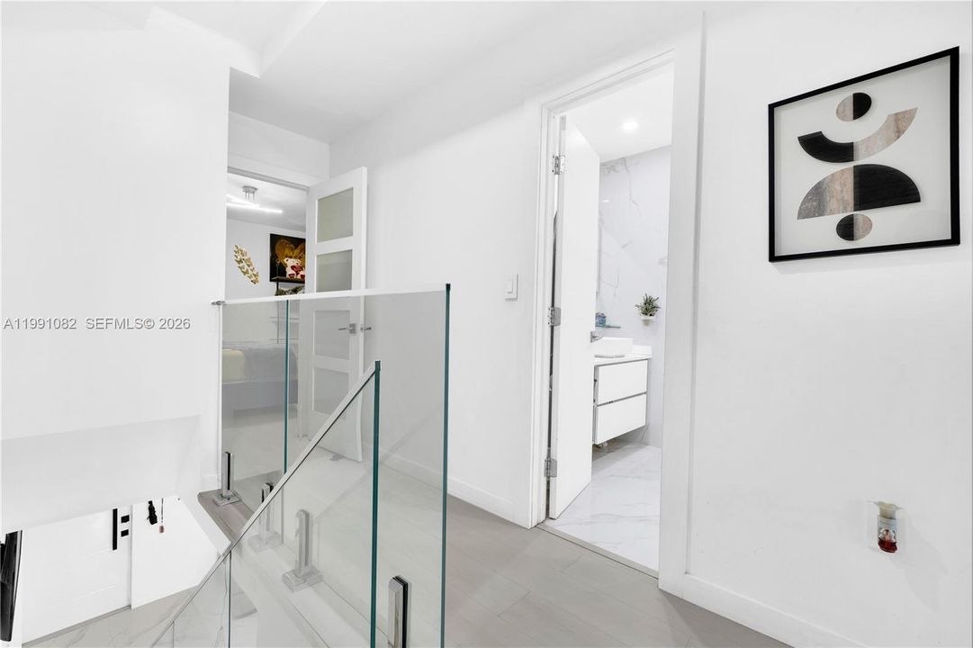 待售: $345,000 (2 贝兹, 1 浴室, 962 平方英尺)