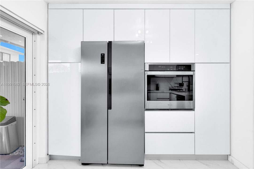 待售: $345,000 (2 贝兹, 1 浴室, 962 平方英尺)