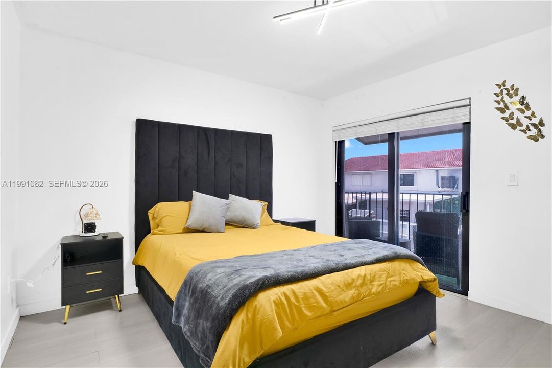 待售: $345,000 (2 贝兹, 1 浴室, 962 平方英尺)