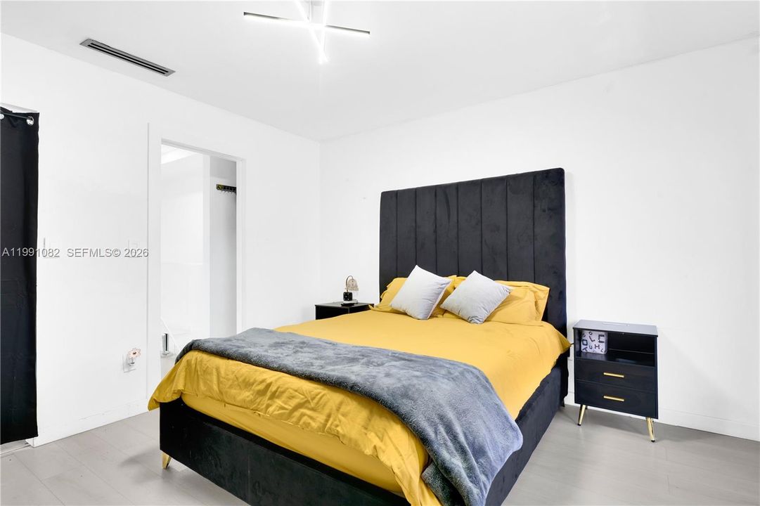 待售: $345,000 (2 贝兹, 1 浴室, 962 平方英尺)