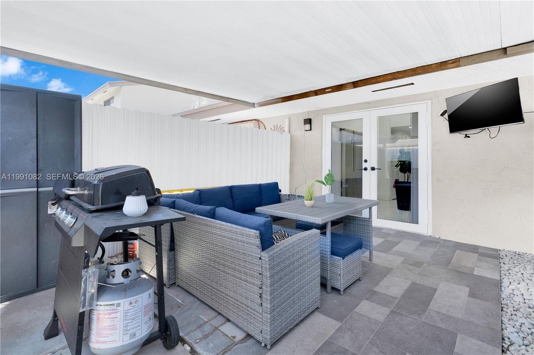 待售: $345,000 (2 贝兹, 1 浴室, 962 平方英尺)