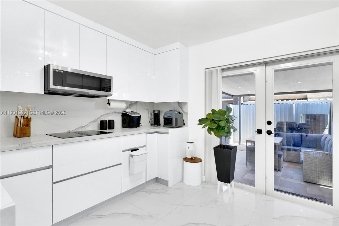 待售: $345,000 (2 贝兹, 1 浴室, 962 平方英尺)