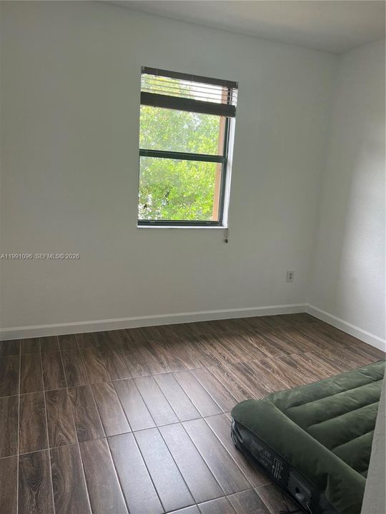 Activo con contrato: $3,700 (4 camas, 3 baños, 1736 Pies cuadrados)