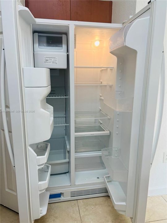 Activo con contrato: $3,700 (4 camas, 3 baños, 1736 Pies cuadrados)