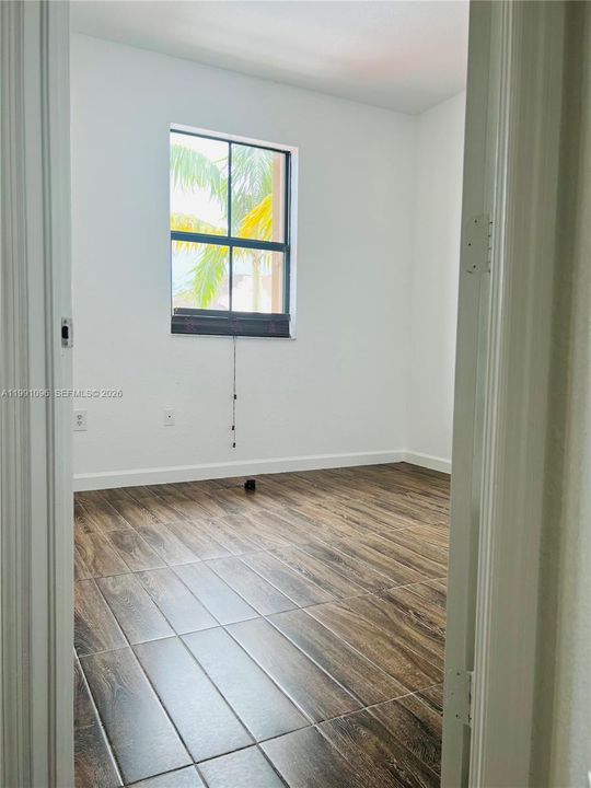 Activo con contrato: $3,700 (4 camas, 3 baños, 1736 Pies cuadrados)