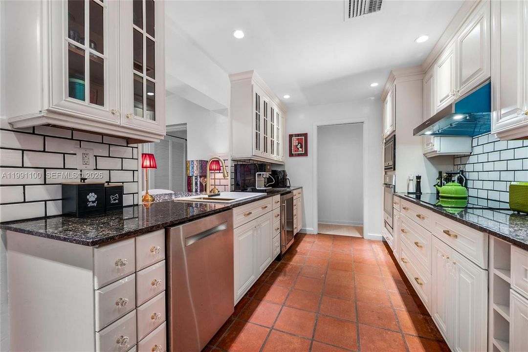For Sale: $3,495,000 (3 beds, 3 baths, 2652 Square Feet)