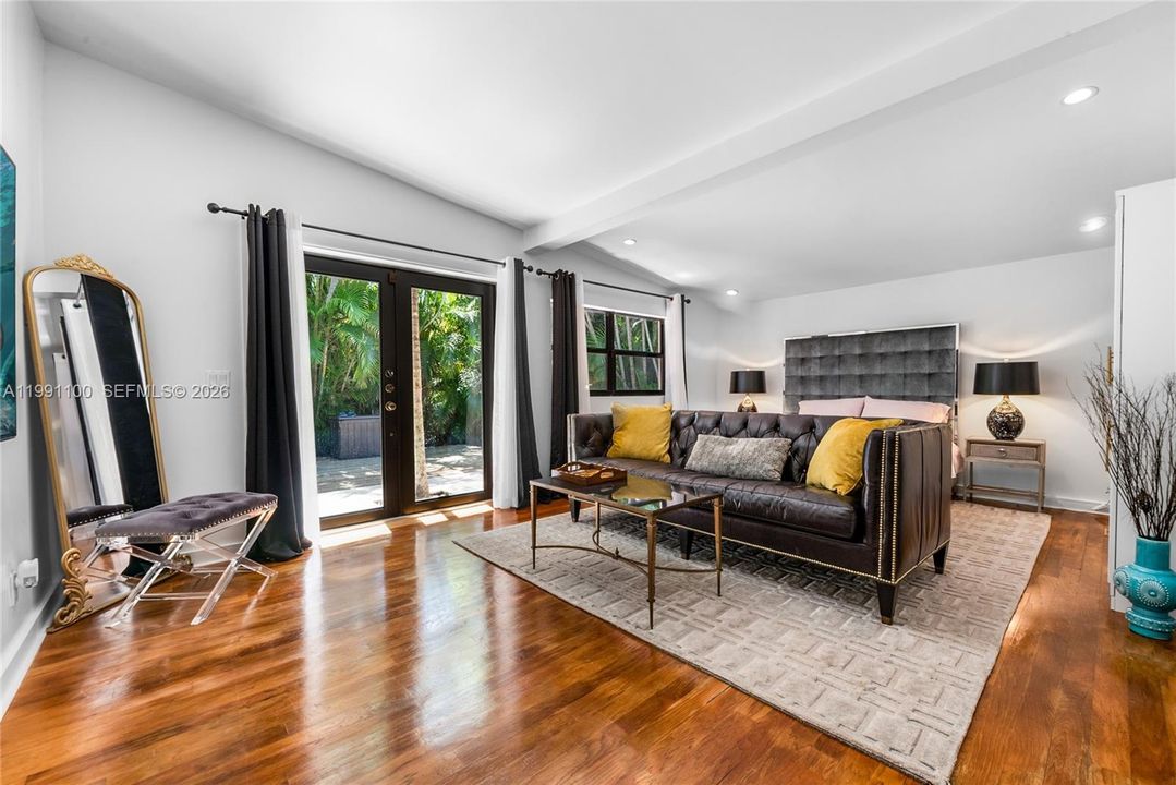 For Sale: $3,495,000 (3 beds, 3 baths, 2652 Square Feet)