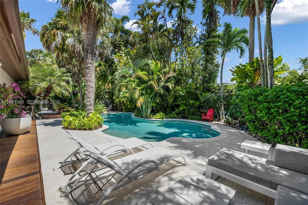 For Sale: $3,495,000 (3 beds, 3 baths, 2652 Square Feet)