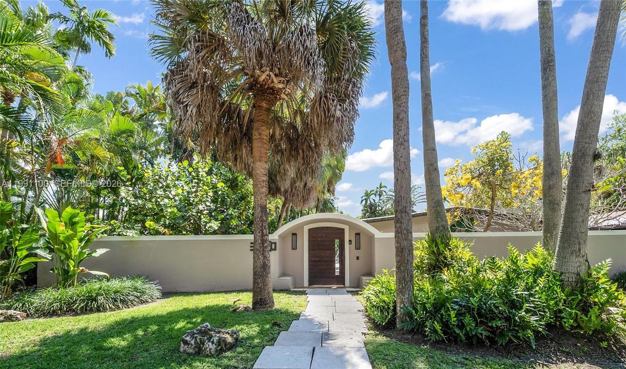For Sale: $3,495,000 (3 beds, 3 baths, 2652 Square Feet)