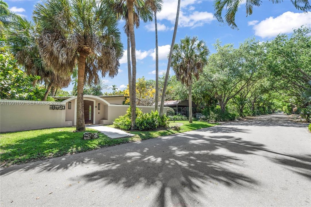 For Sale: $3,495,000 (3 beds, 3 baths, 2652 Square Feet)