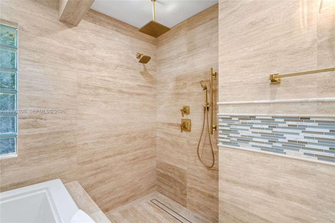For Sale: $1,600,000 (3 beds, 2 baths, 2400 Square Feet)